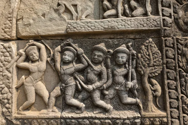 Forntida Bas Relief Väggen Det Berömda Angkor Templet Siffror Människor — Stockfoto