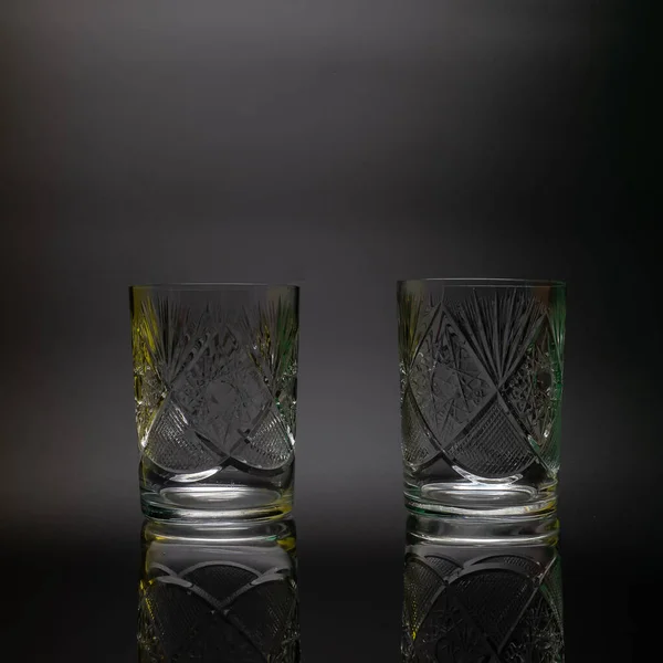 Dos Vasos Cilíndricos Cristal Sobre Fondo Negro Decorado Con Tallas —  Fotos de Stock