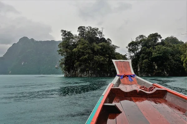 Día Brumoso Lago Cheo Lan Barco Cola Larga Brillante Flota — Foto de Stock