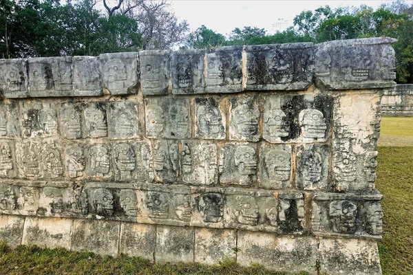 Detalhes Arquitetura Antiga Cidade Maia Chichen Itza Plataforma Crânio Pedestal — Fotografia de Stock