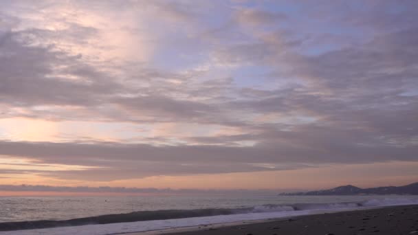 Βραδιά Δίπλα Στη Θάλασσα Παστέλ Χρώματα Σύννεφα Στον Ροζ Μπλε — Αρχείο Βίντεο