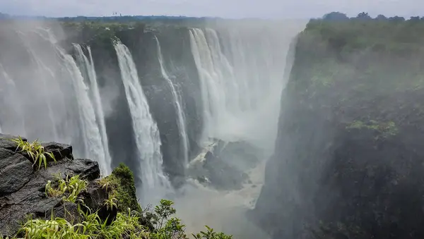 Powerful Streams Water Rush Rocks Deep Gorge Fog Water Splashes — 스톡 사진