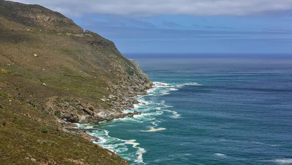 Rocky Coastline Washed Atlantic Ocean Turquoise Waves Foam Stones Slope — 图库照片