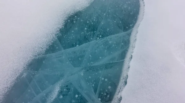 Surface Lac Gelé Est Recouverte Neige Une Zone Glace Turquoise — Photo