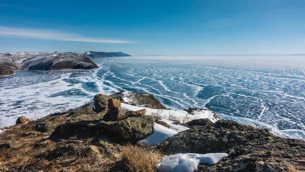 Het Bevroren Meer Bedekt Met Een Opengewerkte Sneeuw Patroon Voorgrond — Stockfoto
