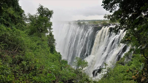 Zambezi Rivier Valt Kloof Krachtige Beken Mist Boven Afgrond Weelderige — Stockfoto