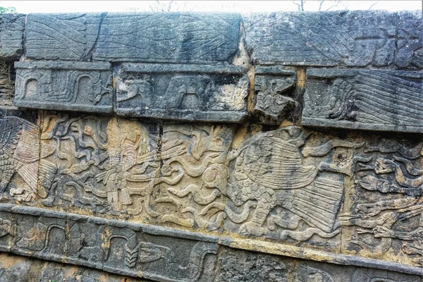 Detaljer Arkitekturen Det Antika Templet Chichen Itza Den Vittrade Stenmuren — Stockfoto
