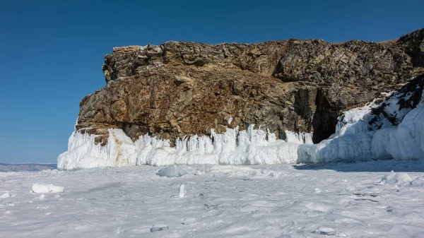 Una Pittoresca Roccia Granitica Priva Vegetazione Sullo Sfondo Cielo Azzurro — Foto Stock