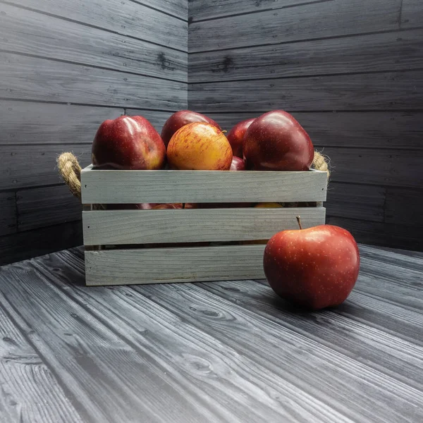 Ripe Red Apples Packed Wooden Box Rope Handles One Fruit — Stock Photo, Image