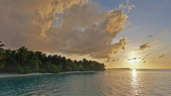 Sonnenaufgang Auf Den Malediven Himmel Und Wolken Werden Rosa Und — Stockfoto