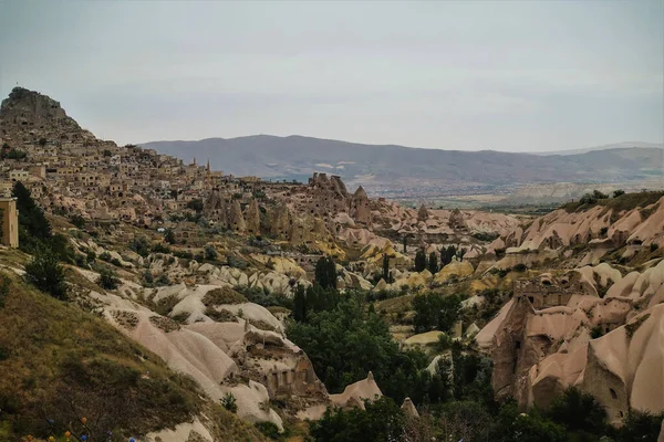 Amazing Landscape Cappadocia Unusual Rocks Folded Slopes Sharp Peaks Caves — Stock Photo, Image