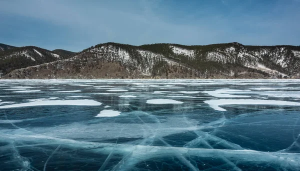 Profonde Fessure Intersecanti Sono Visibili Sul Lago Ghiacciato Trame Neve — Foto Stock