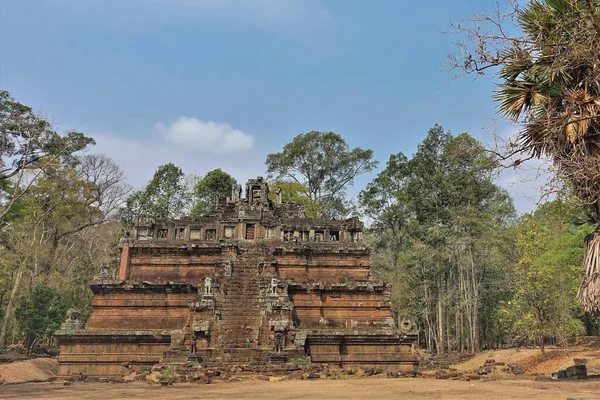 Antik Phimeanakas Tapınağı Angkor Thom Ormanda Basamaklı Bir Kırmızı Taş — Stok fotoğraf