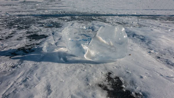 Fragmentos Transparentes Hielo Lago Congelado Deslumbramiento Del Sol Los Bordes — Foto de Stock