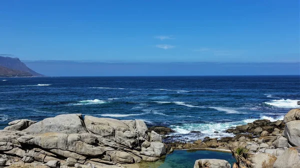 Atlantic Coastline Cape Town Picturesque Boulders Shore Foam Blue Waves — Zdjęcie stockowe