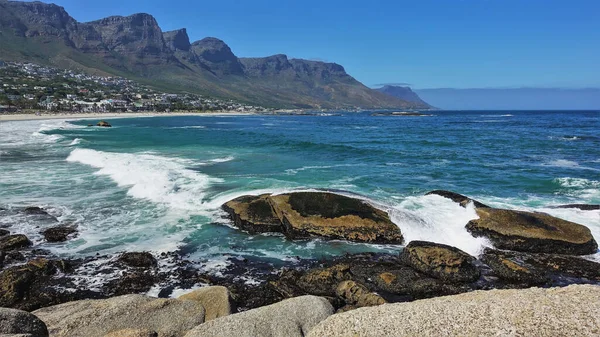 Cape Town Daki Atlantik Kıyısındaki Kamp Koyu Sahili Sörfün Turkuaz — Stok fotoğraf