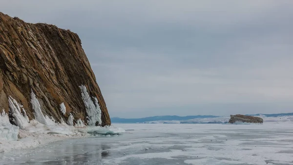 Sheer Granite Rock Devoid Vegetation Rises Frozen Lake Cracks Layered — Stock Photo, Image