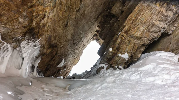 Uno Stretto Passaggio Inclinato Nella Roccia Granitica Sono Delle Crepe — Foto Stock