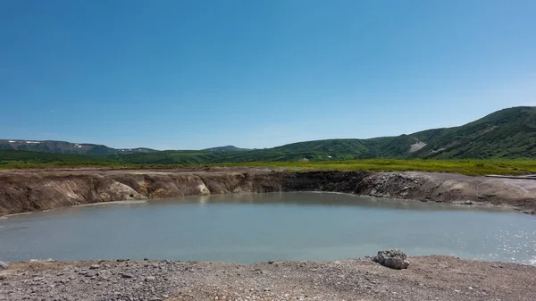 Lago Termal Caldera Volcán Extinto Hay Piedras Las Orillas Deslumbramiento —  Fotos de Stock