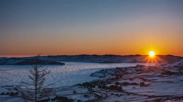 Sunrise Mountain Range Sky Colored Orange Sun Rays Illuminate Ice — Stock Photo, Image