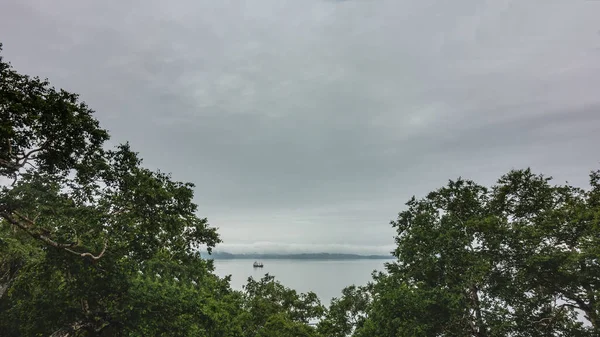 Lonely Ship Sailing Calm Ocean Cloudy Sky Foreground Green Tree — Stock Photo, Image