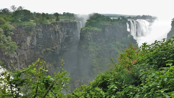Victoria Falls Beken Dalen Kloof Mist Stijgt Afgrond Voorgrond Weelderige — Stockfoto