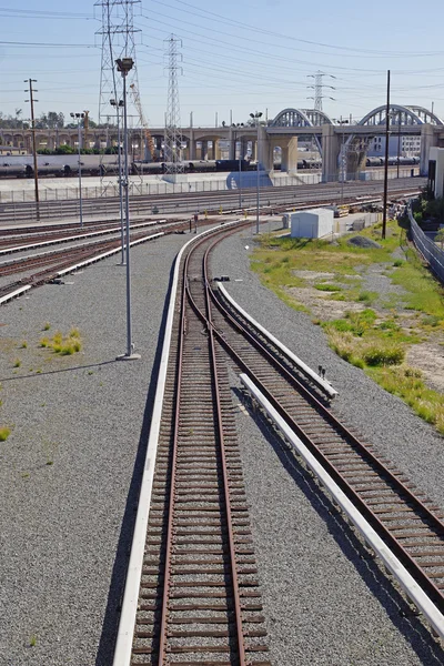 Train tracks and electrical power tower at bridge in downtown Los Angeles, California — Stock Photo, Image