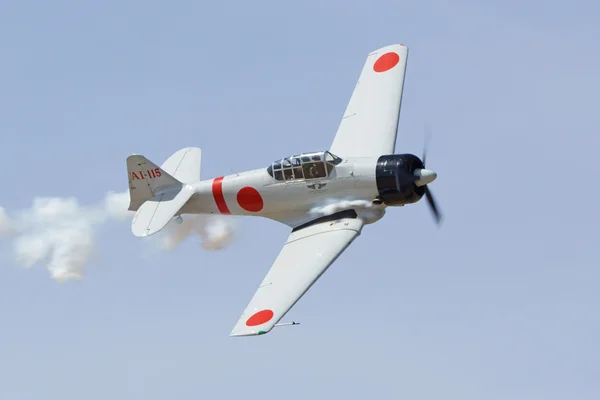 Airplane Zero fighter WWII aircraft flying at Los Angeles Air Show — Stock Photo, Image