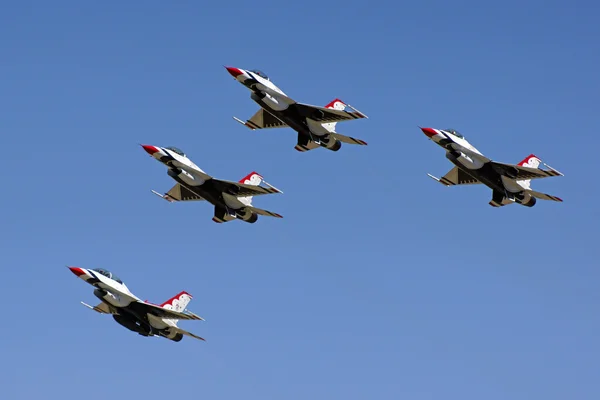 Μαχητικά αεριωθούμενα Thunderbirds F-16 αεροπλάνο — Φωτογραφία Αρχείου