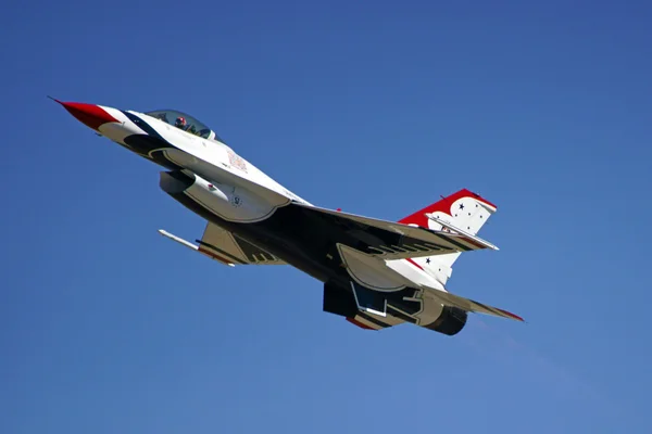 Airplane Thunderbirds F-16 jet fighters — Stock Photo, Image