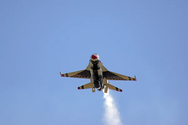 Avión Thunderbirds F-16 cazas a reacción — Foto de Stock