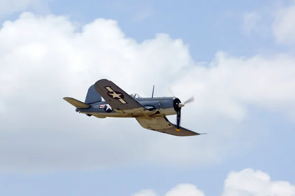Avions Les oiseaux de guerre de la Seconde Guerre mondiale au Salon aérien des avions de renommée 2016 en Californie — Photo
