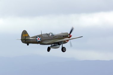 2016 uçaklar, şöhret Air Show uçan uçak WWII P-40 Warhawk avcı