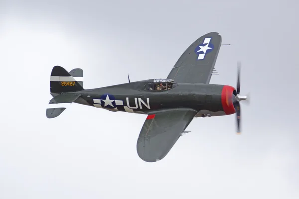 Airplane WWII P-47 Thunderbolt fighter flying at 2016 Planes of Fame Air Show — Stock Photo, Image