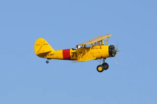 Flugzeug-Doppeldecker auf der Airshow 2016 Flugzeuge des Ruhms — Stockfoto