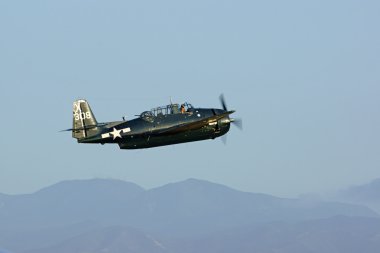 Öğleden sonra hava gösterisi uçan uçak vintage İkinci Dünya Savaşı dalış bombardıman uçağı 