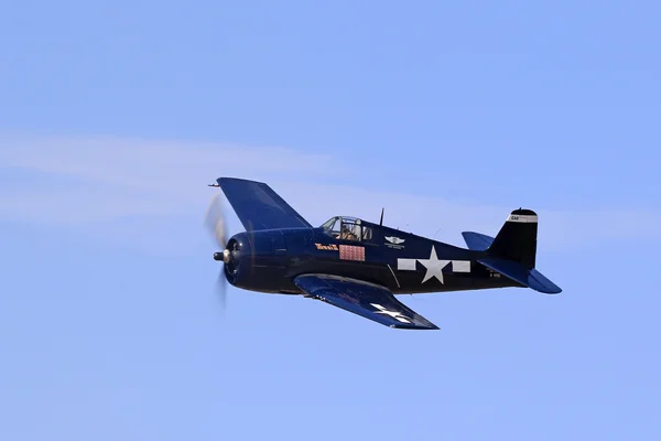 Avião F6F Hellcat aeronave vintage WWII voando em 2016 Camarillo Air Show — Fotografia de Stock