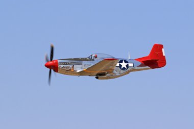 Uçak vintage WWII P-51 Mustang 
