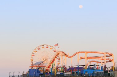 Beach pier eğlence parkı California Sahili boyunca