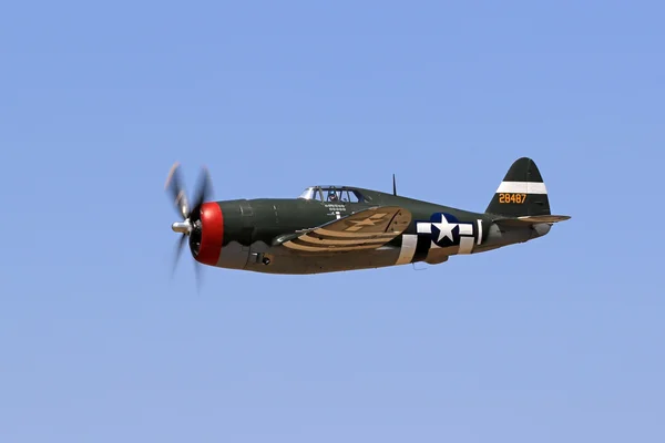 Aereo caccia P-47 Thunderbolt vintage della seconda guerra mondiale, in esecuzione durante il 2016 Air Show — Foto Stock