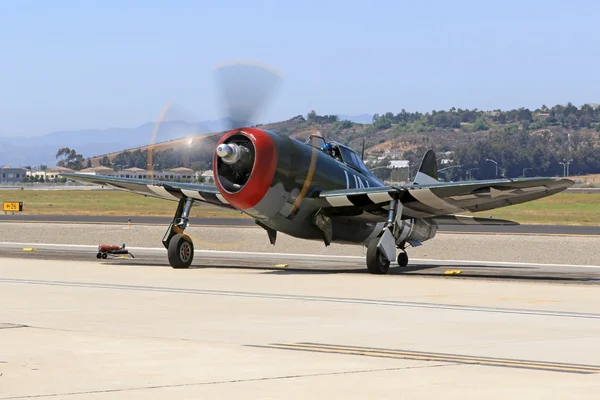 Airplane WWII vintage P-47 Thunderbolt fighter,performing during 2016 Air Show — Stock Photo, Image