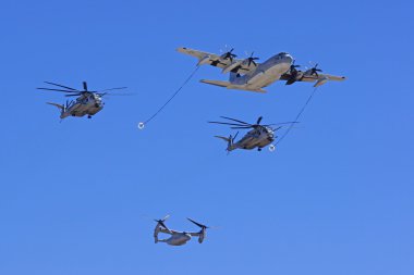 Mavi Melekler - bizi Deniz Kuvvetleri uçuş gösteri filosu ve 2014 Miramar Air Show uçan diğer bize askeri uçak