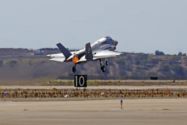 美国军用飞机在 2014年美丽华，San Diego 加州航空展 — 图库照片