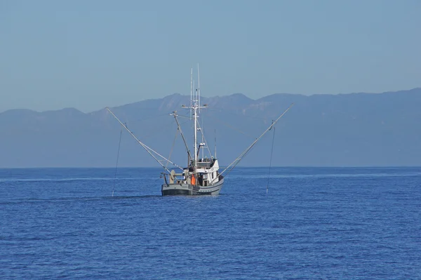 Barco de pesca comercial curricán Costa de California — Foto de Stock