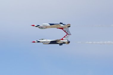 Uçaklar ve İkinci Dünya Savaşı uçakları ve Thunderbirds bize hava kuvvet filosu 2015 Los Angeles hava Fuarı'nda da dahil olmak üzere askeri Jet uçak