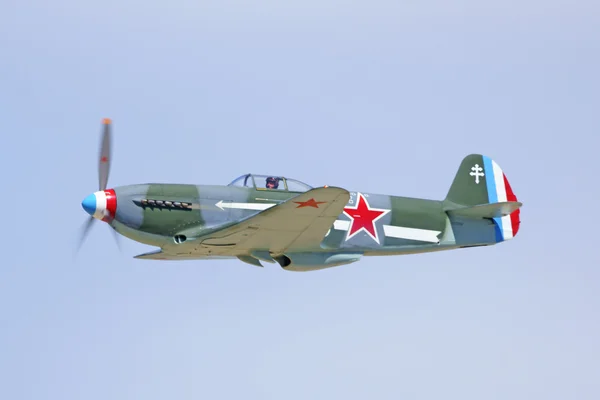 Airplanes and Military Jet Aircraft including WWII Airplanes and the Thunderbirds US Air Force Squadron at the 2015 Los Angeles Air Show — Stock Photo, Image