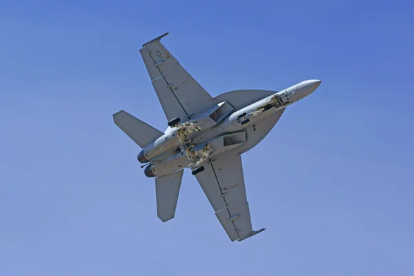 飞机和军用喷气飞机包括二战飞机和雷鸟我们空军中队在 2015年洛杉矶航空展 — 图库照片