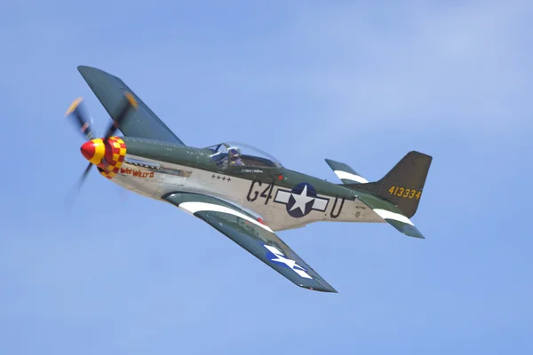 Airplanes and Military Jet Aircraft including WWII Airplanes and the Thunderbirds US Air Force Squadron at the 2015 Los Angeles Air Show — Stock Photo, Image