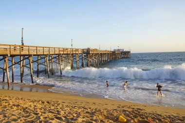 Beach pier günbatımı