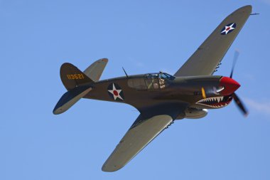 Şöhret Air Show 2015 uçaklar uçan WWII P-40 Warhawk vintage fighter uçak